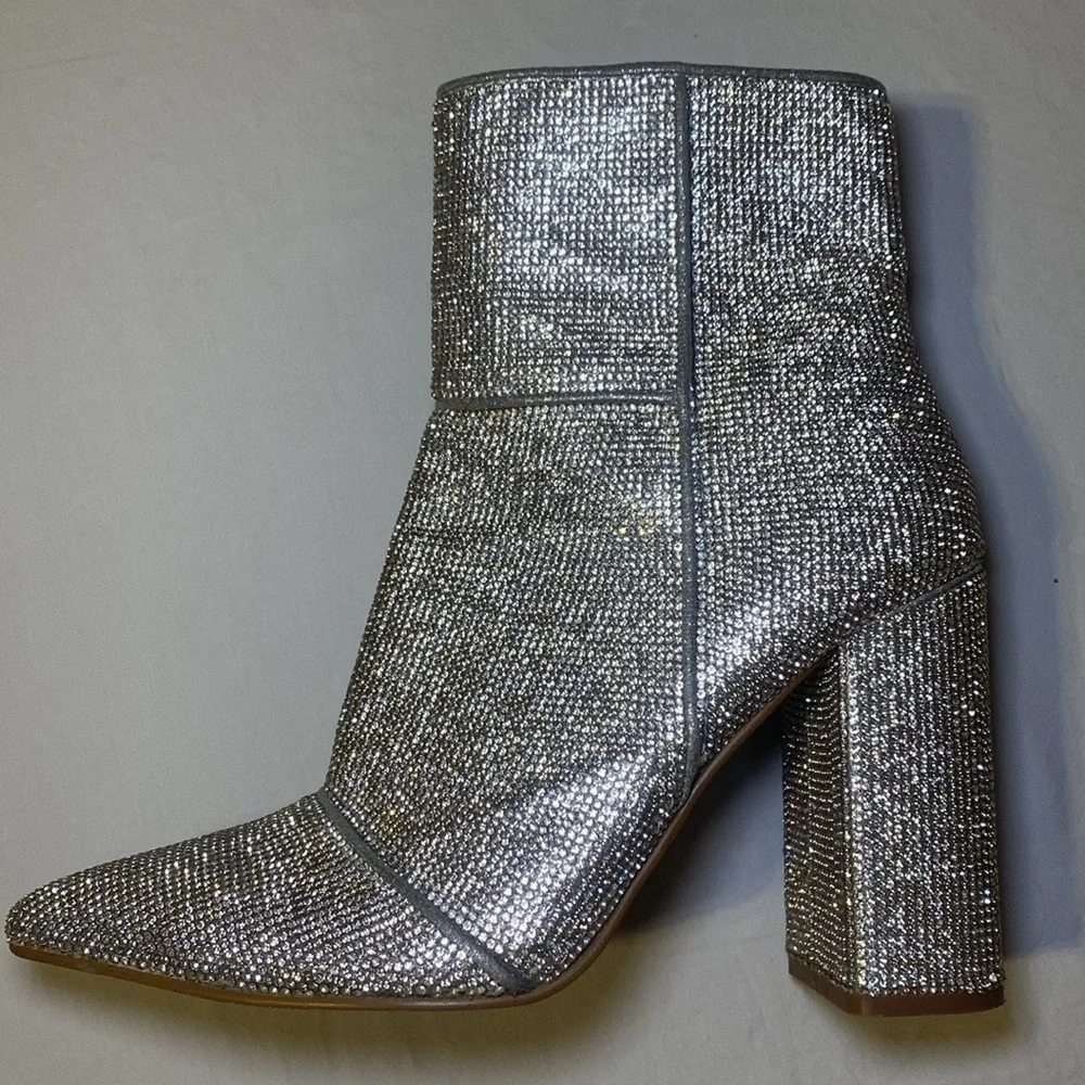 Steve Madden Women’s Noticed-R Rhinestone Silver Heeled Booties Size 9 EUC